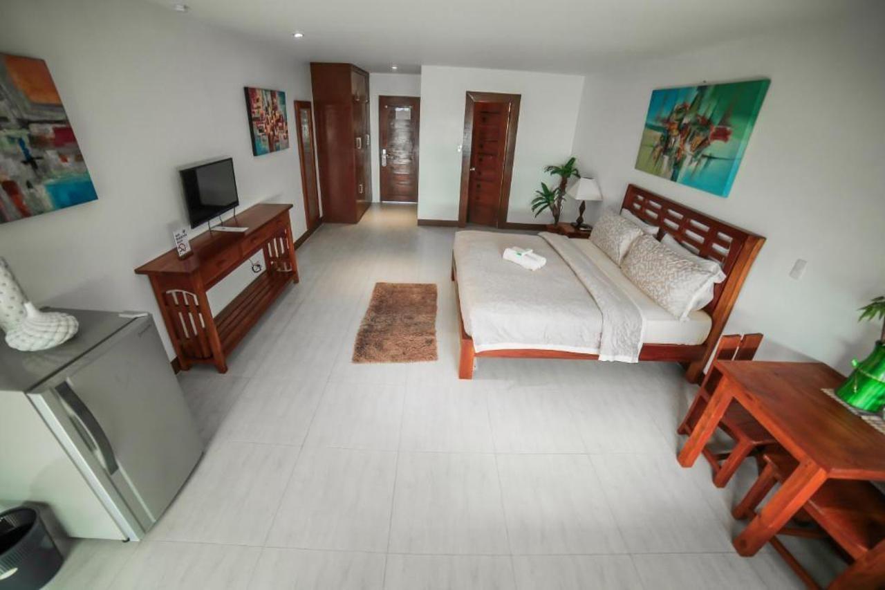 Bataan White Corals Beach Resort Моронг Экстерьер фото